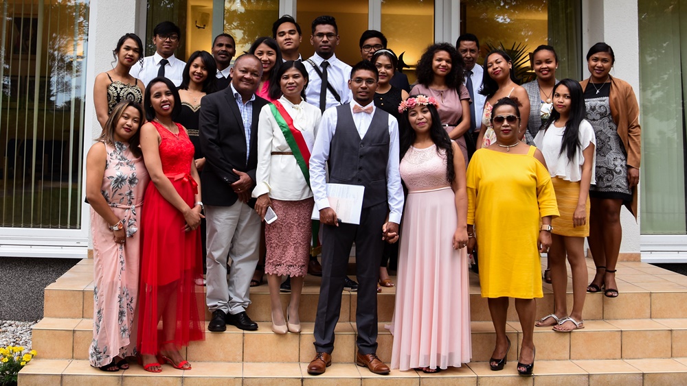 Standesamtliche Eheschließung am 19. Juli 2019 in der Botschaft zwischen Ranto Nambinintsoa Andriamahefa und Soava Finaritra Rabarison